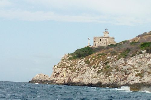 Tremiti, il faro di San Domino. Foto di A. Gagliardo_500x333